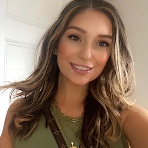 Meet your Posher, Julia